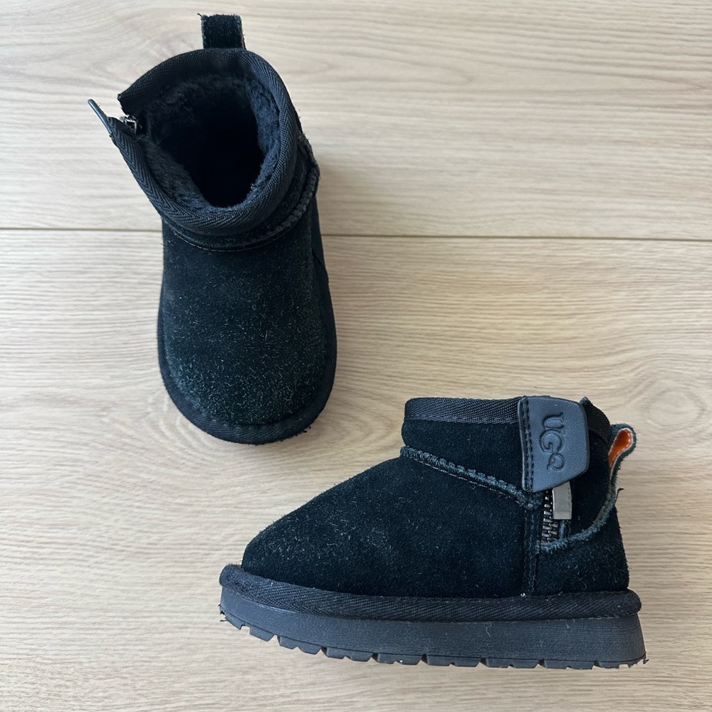 Ugq baby shearling leather zipper boots